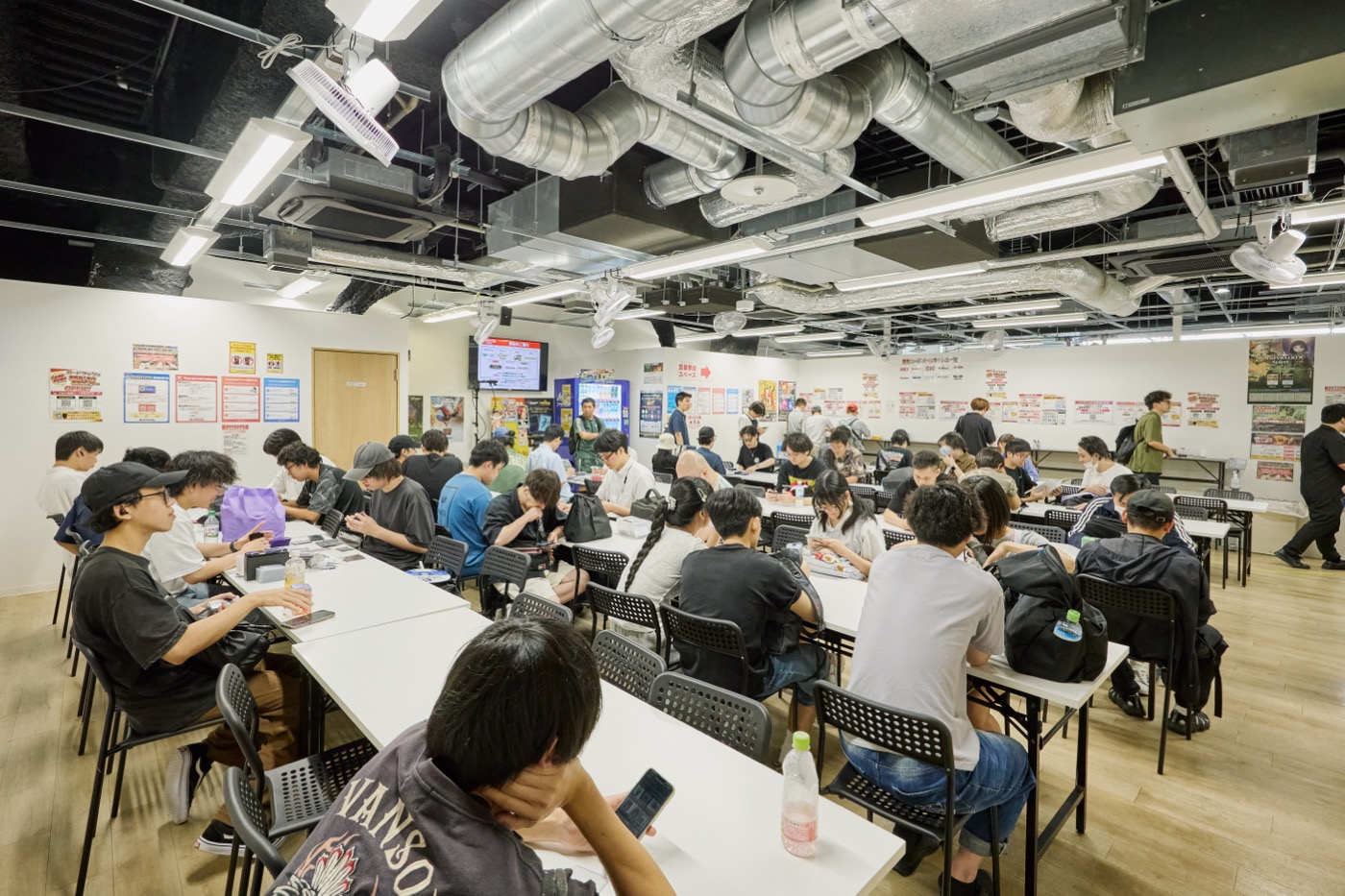 店舗の大会・イベントスペースで行われる大会運営